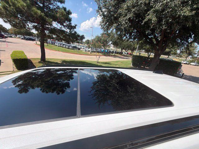 Used 2025 Lincoln Navigator Reserve w/ Jet Appearance Package AWD/4WD image 6