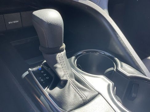 Used 2020 Toyota Camry LE image 6