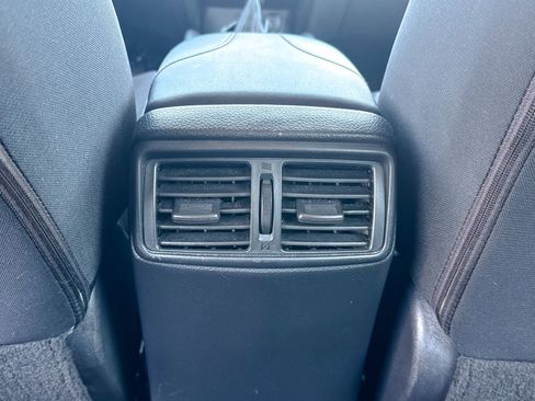 Used 2018 Nissan Rogue S AWD/4WD image 24