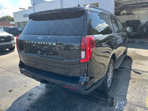 Used 2025 Ford Expedition Active AWD/4WD image 4