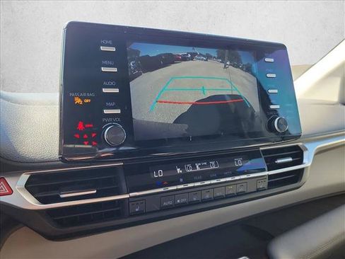 Used 2021 Toyota Sienna XLE FWD image 20