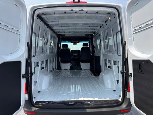 Used 2025 Mercedes-Benz Sprinter 2500 image 20