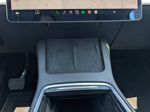Used 2022 Tesla Model Y Long Range AWD/4WD image 24