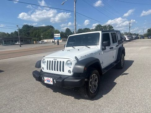 Used 2015 Jeep Wrangler Unlimited Rubicon w/ Connectivity Group AWD/4WD image 5
