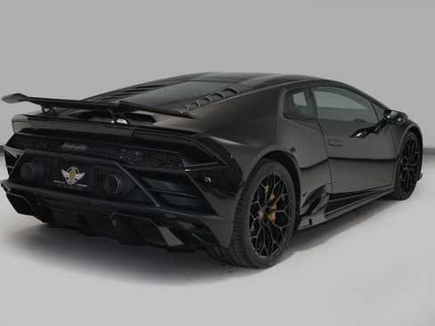 Used 2021 Lamborghini Huracan EVO RWD image 5