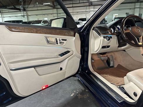Used 2014 Mercedes-Benz E 350 4MATIC Sedan image 21