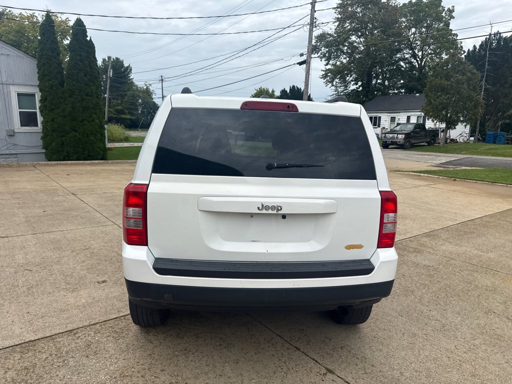 Used 2015 Jeep Patriot Latitude w/ Sun/Sound Group AWD/4WD image 7
