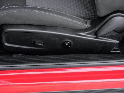 Used 2018 Dodge Challenger R/T w/ Driver Convenience Group RWD image 39
