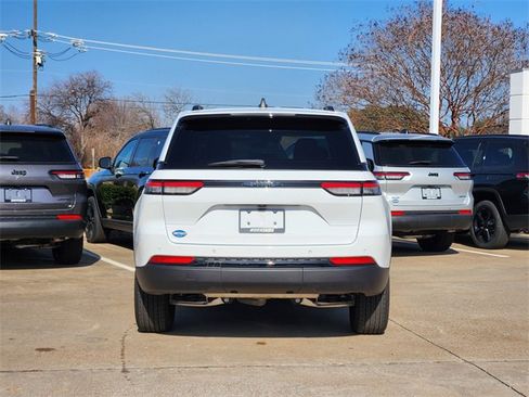 Certified 2025 Jeep Grand Cherokee Altitude image 6