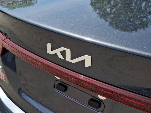 Used 2023 Kia Forte LXS w/ LXS Technology Package FWD image 18