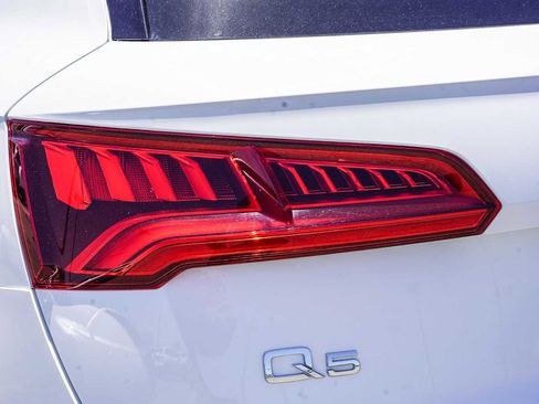 Used 2019 Audi Q5 Premium w/ Convenience Package image 7