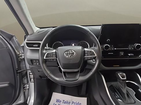 Used 2023 Toyota Highlander Limited image 18