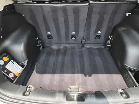 Used 2022 Jeep Compass Latitude FWD image 16