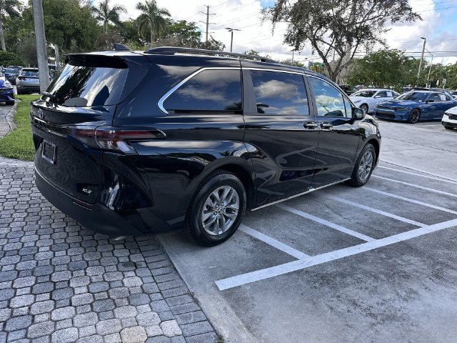 Used 2026 Toyota Sienna XLE FWD image 38