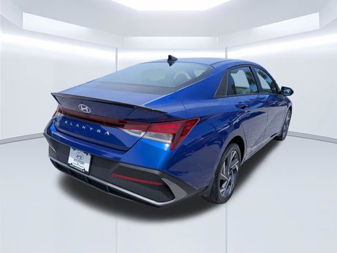 Certified 2025 Hyundai Elantra Sport FWD image 4