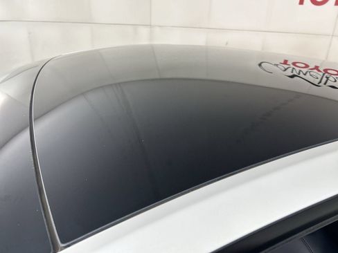 Used 2022 Tesla Model Y Long Range AWD/4WD image 10