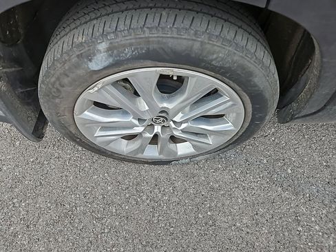 Used 2023 Toyota Highlander Limited image 11