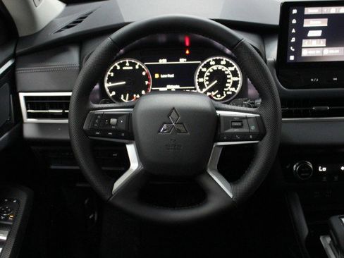 New 2026 Mitsubishi Outlander SE image 21