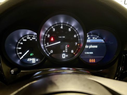 Used 2022 Porsche Macan image 13