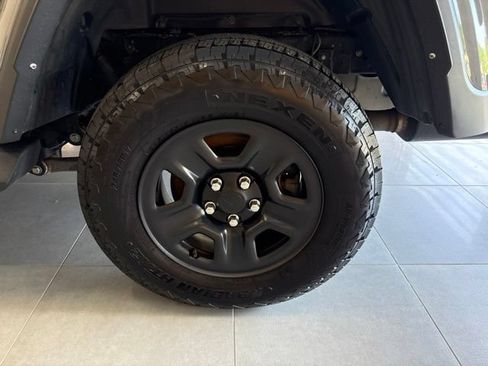 Used 2021 Jeep Gladiator Sport AWD/4WD image 15