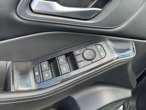 Used 2025 Nissan Rogue SV image 15