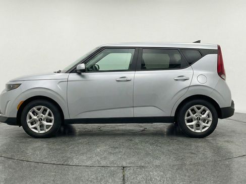 Used 2025 Kia Soul LX w/ LX Technology Package FWD image 5