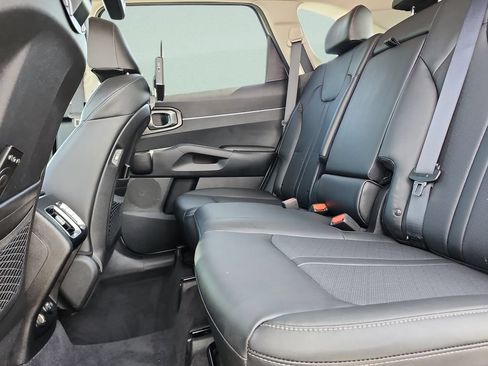 Used 2022 Kia Sorento S FWD image 22