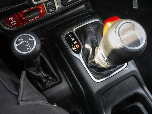 New 2025 Jeep Gladiator Rubicon w/ Convenience Group image 20