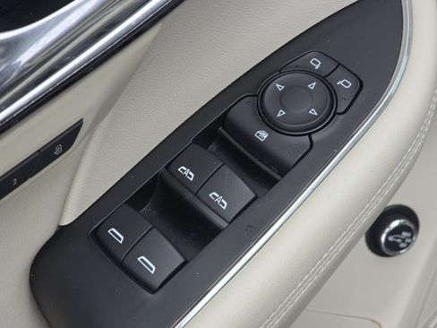 Used 2023 Buick Envision Essence image 25