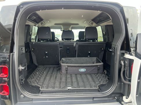 Used 2020 Land Rover Defender 110 SE image 24