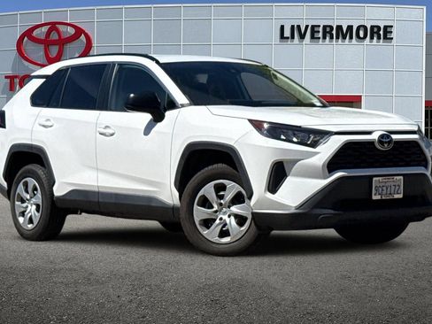 Used 2021 Toyota RAV4 LE FWD image 2