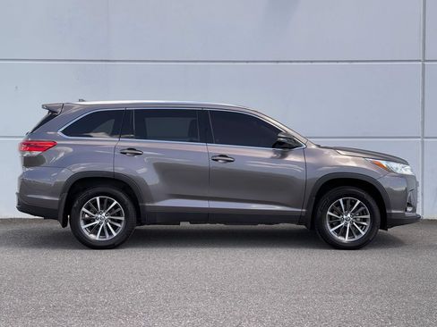 Certified 2019 Toyota Highlander XLE AWD/4WD image 8