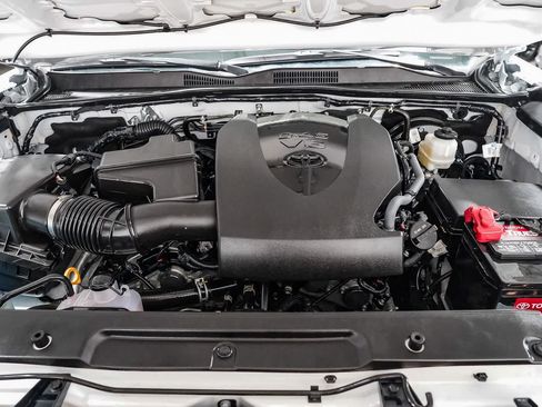 Certified 2023 Toyota Tacoma SR5 AWD/4WD image 28