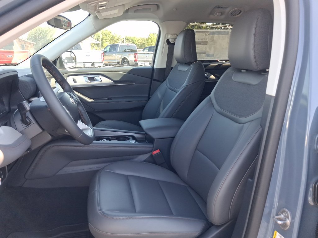 New 2026 Ford Explorer Active w/ Active Comfort Package AWD/4WD image 4