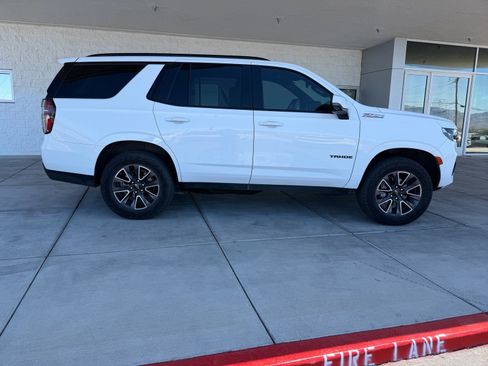 Used 2024 Chevrolet Tahoe Z71 w/ Luxury Package AWD/4WD image 2