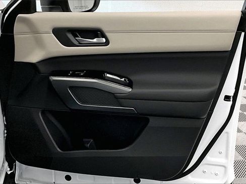 New 2025 Nissan Pathfinder SL image 33