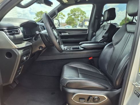Used 2024 Jeep Wagoneer Series II w/ Flexible Seating Group RWD image 20