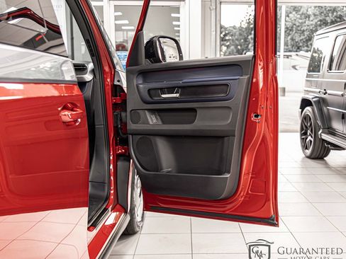 Used 2025 Volkswagen ID. Buzz Pro S RWD image 33