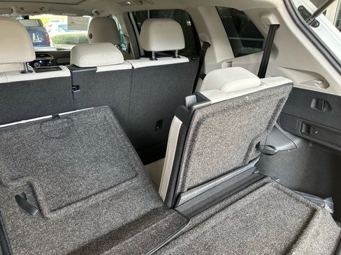 Used 2020 Volkswagen Tiguan SE image 28