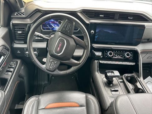 Used 2024 GMC Sierra 1500 AT4 w/ Technology Package AWD/4WD image 8