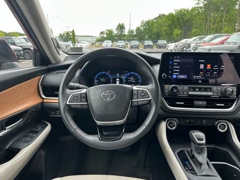 Used 2024 Toyota Grand Highlander AWD image 19