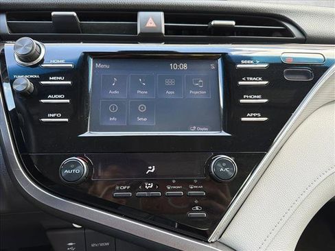 Used 2018 Toyota Camry SE FWD image 19