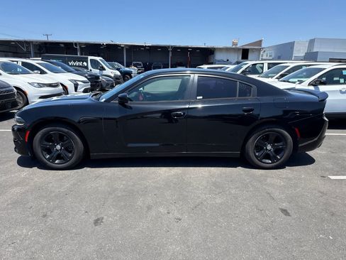 Used 2018 Dodge Charger SXT RWD image 17