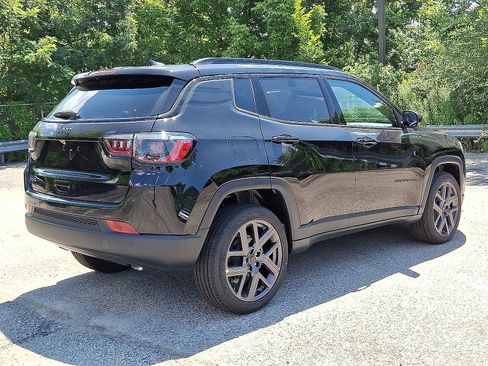 New 2026 Jeep Compass Limited w/ Sun, Sound & Navigation Group AWD/4WD image 3