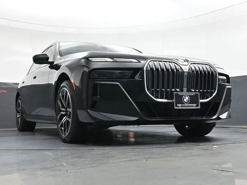 Used 2024 BMW 760i xDrive image 43