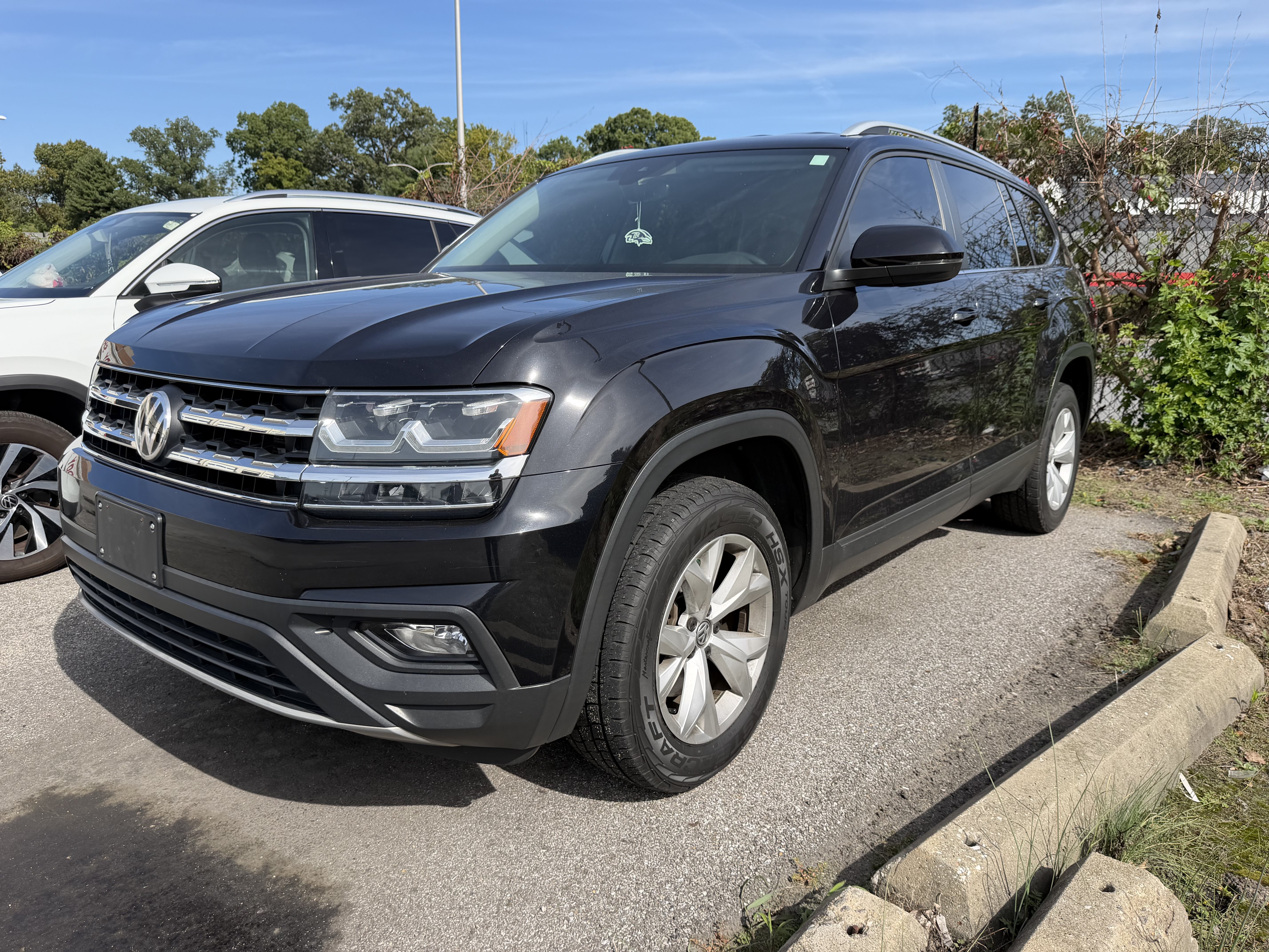 Used 2019 Volkswagen Atlas SE FWD image 2