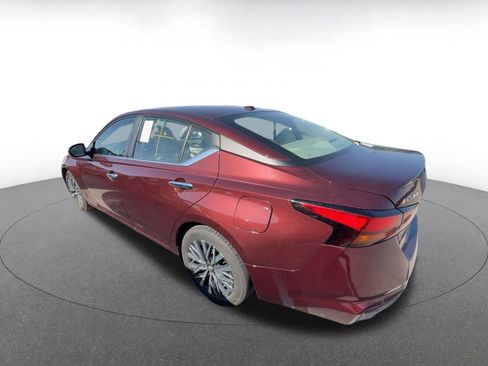 Used 2025 Nissan Altima 2.5 SV image 3