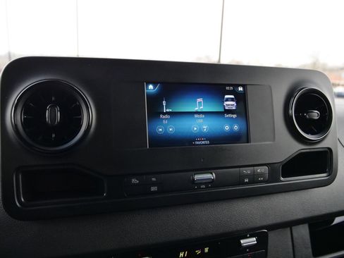 Used 2024 Mercedes-Benz Sprinter 2500 image 15