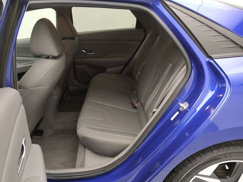 Used 2023 Hyundai Elantra SEL w/ Convenience Package image 18