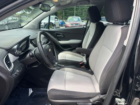 Used 2020 Chevrolet Trax LT FWD image 10